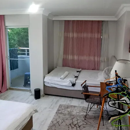 Ahmet Teacher's Villa, 6 Minutes From The Airport *