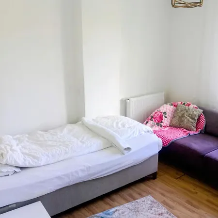 Bed & Breakfast Ahmet Teacher's Villa, 6 Minutes From The Airport Arnavutkoy