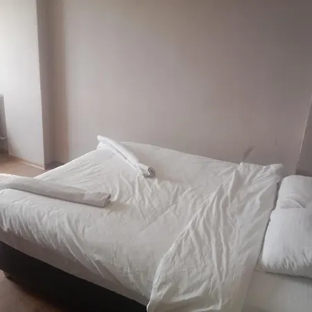 Ahmet Teacher's Villa, 6 Minutes From The Airport Bed & Breakfast