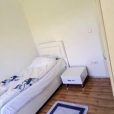 Bed & Breakfast Ahmet Teacher's Villa, 6 Minutes From The Airport *